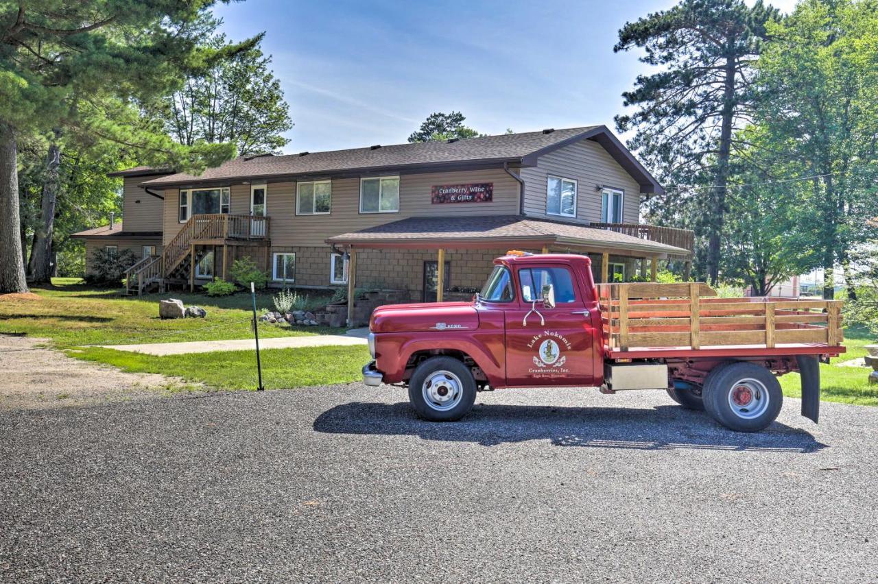 Simple Cranberry And Wine Farm Home With Fire Pit! Eagle River Exterior foto