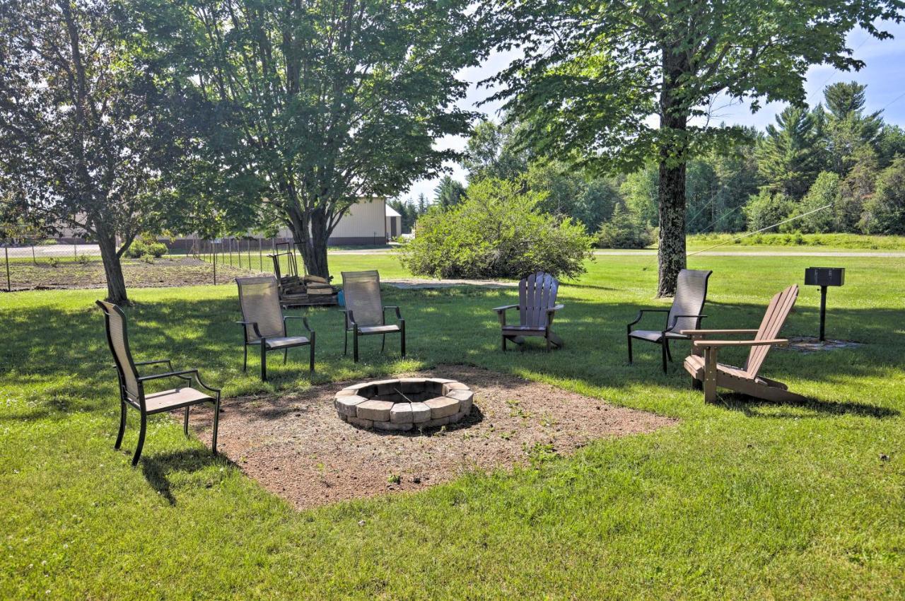 Simple Cranberry And Wine Farm Home With Fire Pit! Eagle River Exterior foto