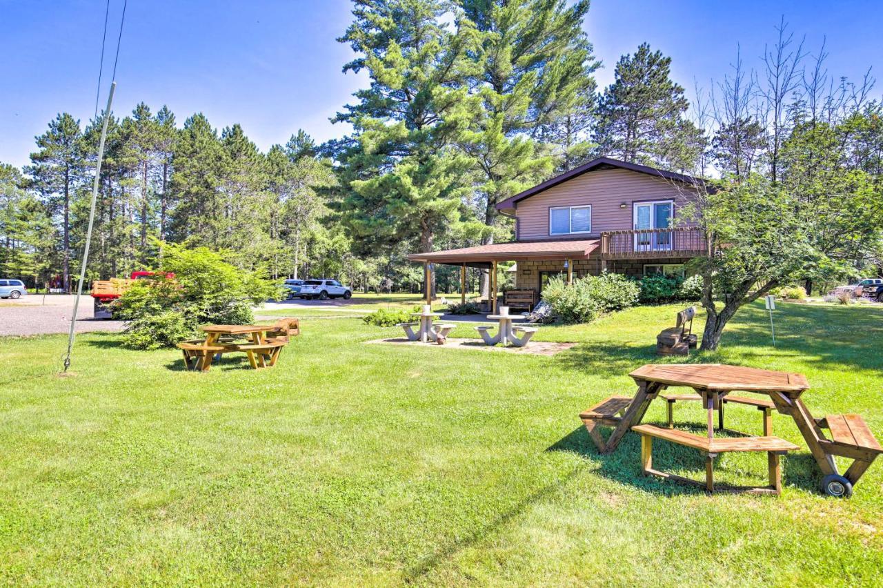 Simple Cranberry And Wine Farm Home With Fire Pit! Eagle River Exterior foto