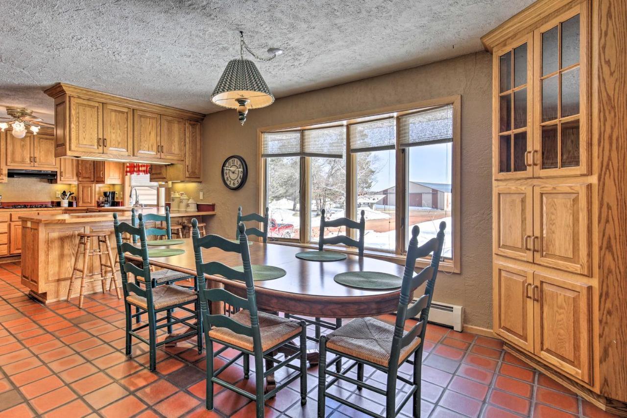 Simple Cranberry And Wine Farm Home With Fire Pit! Eagle River Exterior foto