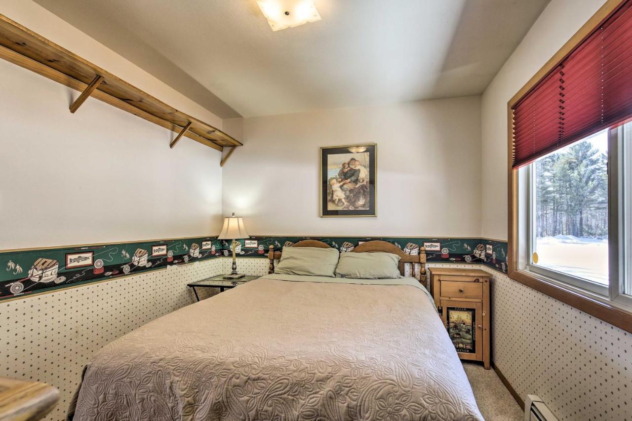 Simple Cranberry And Wine Farm Home With Fire Pit! Eagle River Exterior foto