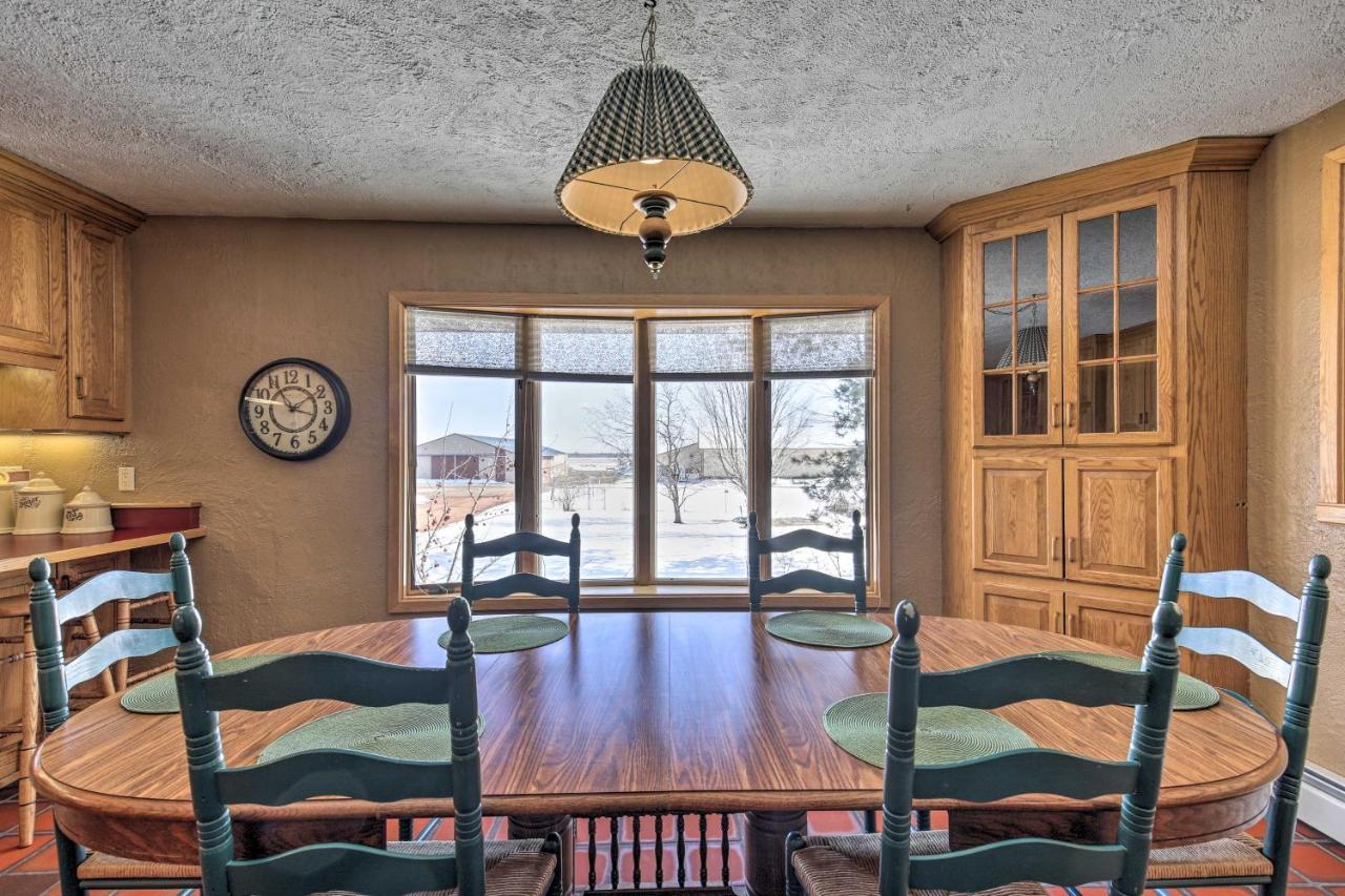 Simple Cranberry And Wine Farm Home With Fire Pit! Eagle River Exterior foto
